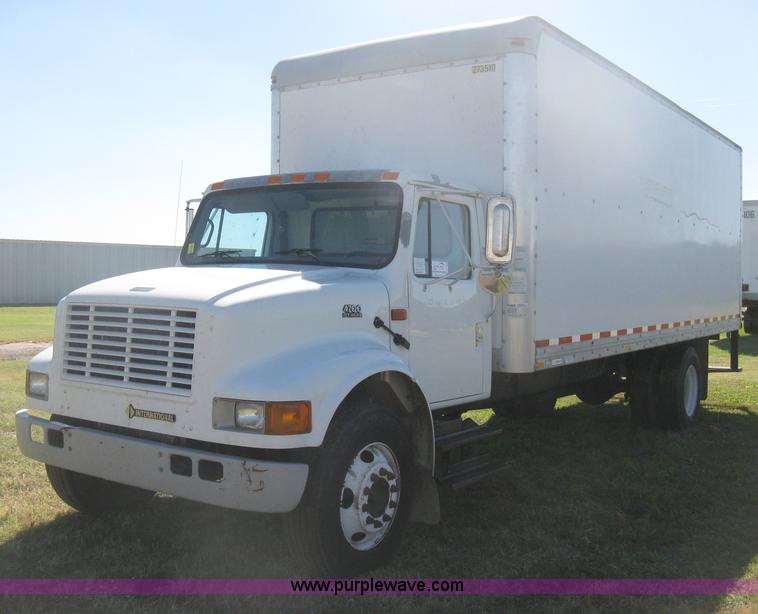 image for item H6279 2001 International 4700 box truck