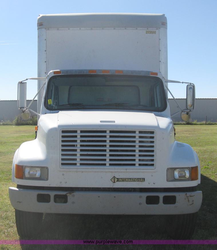 image for item H6279 2001 International 4700 box truck