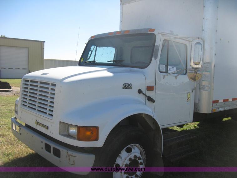 image for item H6279 2001 International 4700 box truck