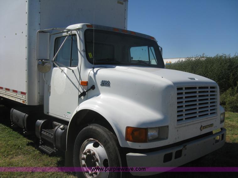 image for item H6279 2001 International 4700 box truck