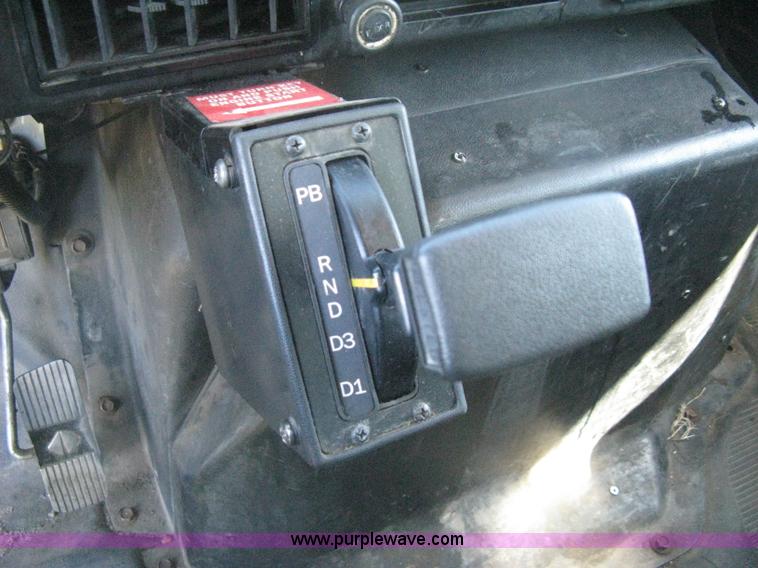 image for item H6279 2001 International 4700 box truck