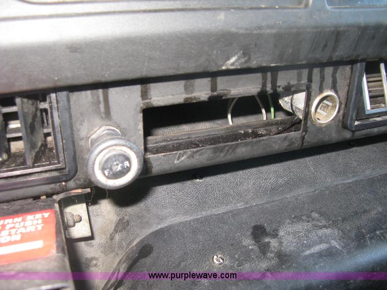 image for item H6279 2001 International 4700 box truck