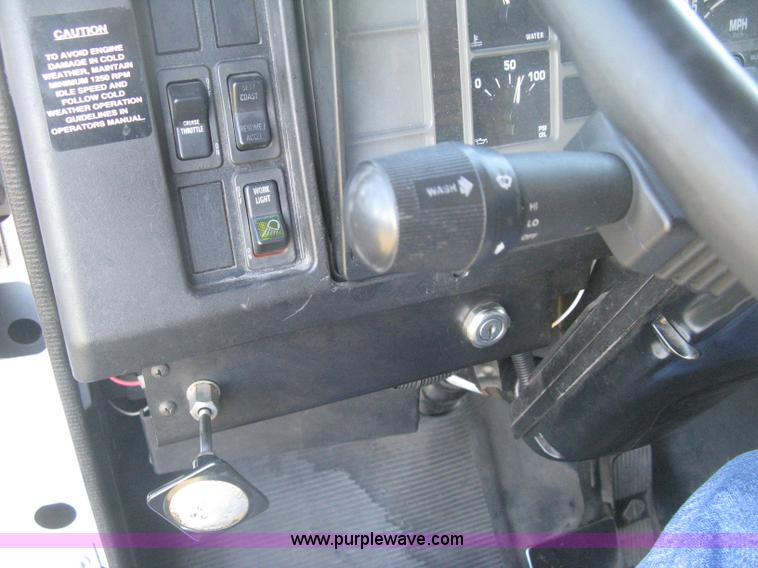 image for item H6279 2001 International 4700 box truck