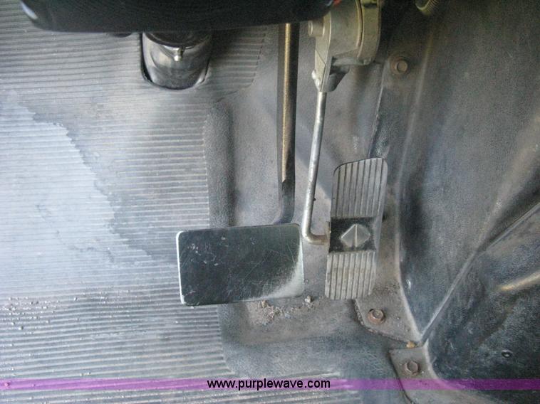 image for item H6279 2001 International 4700 box truck