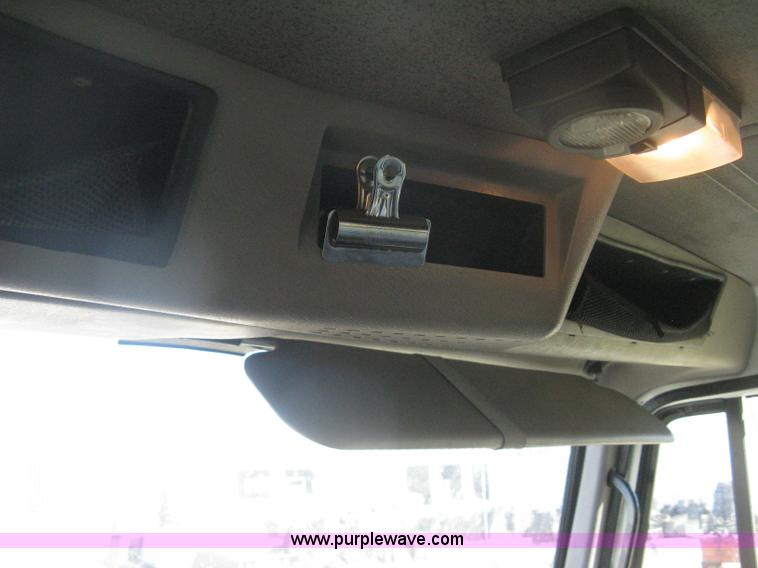 image for item H6279 2001 International 4700 box truck