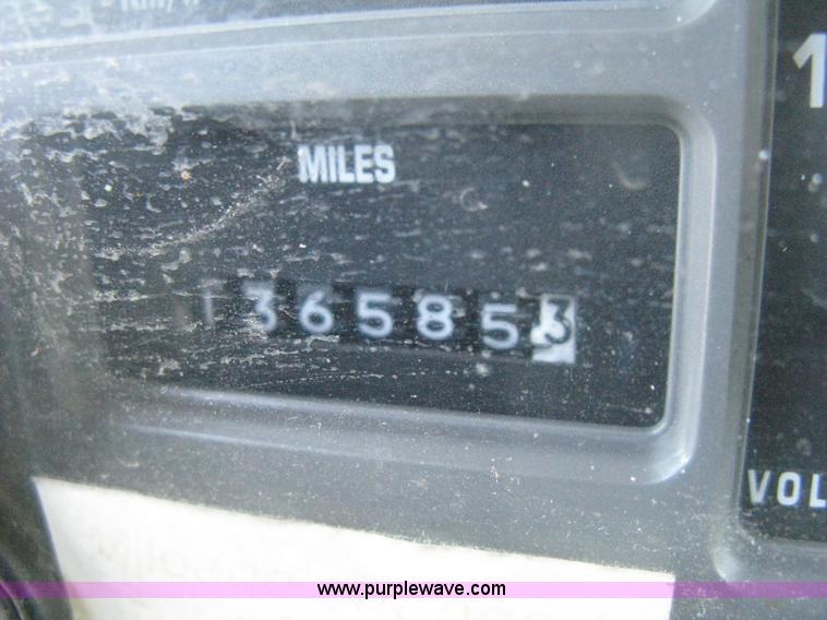 image for item H6279 2001 International 4700 box truck