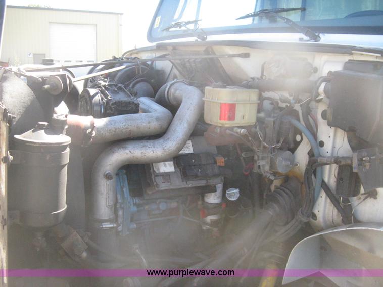 image for item H6279 2001 International 4700 box truck