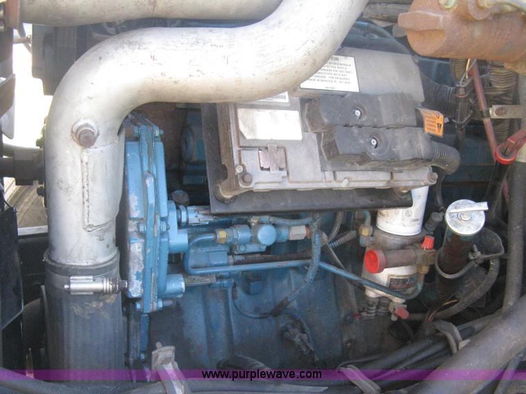 image for item H6279 2001 International 4700 box truck