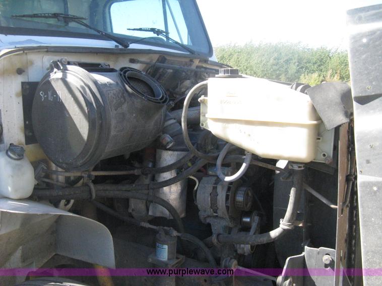 image for item H6279 2001 International 4700 box truck