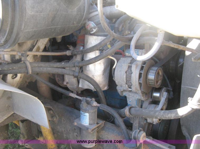 image for item H6279 2001 International 4700 box truck