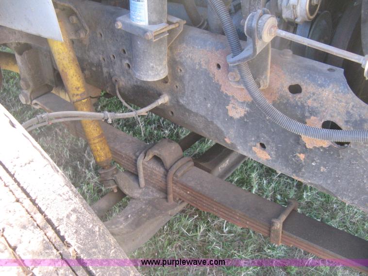 image for item H6279 2001 International 4700 box truck