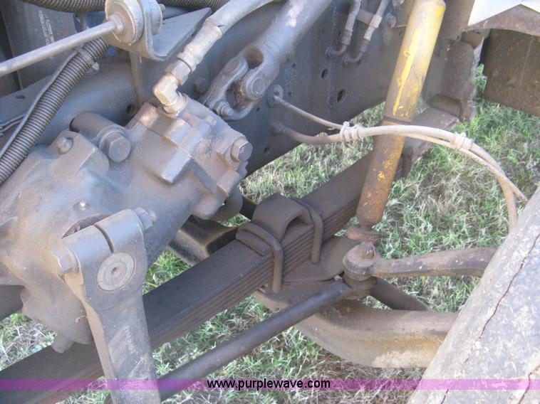 image for item H6279 2001 International 4700 box truck