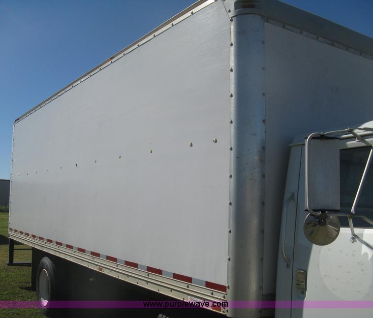 image for item H6279 2001 International 4700 box truck