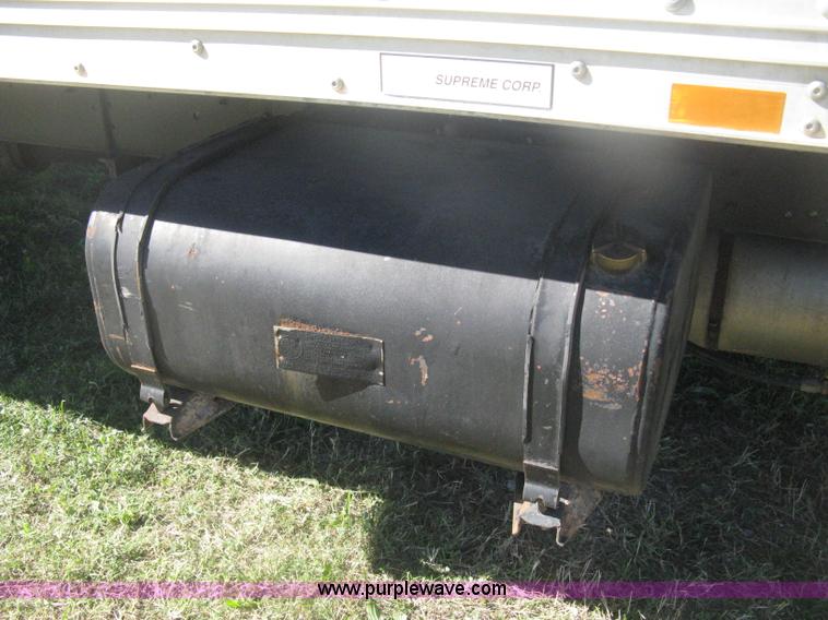 image for item H6279 2001 International 4700 box truck