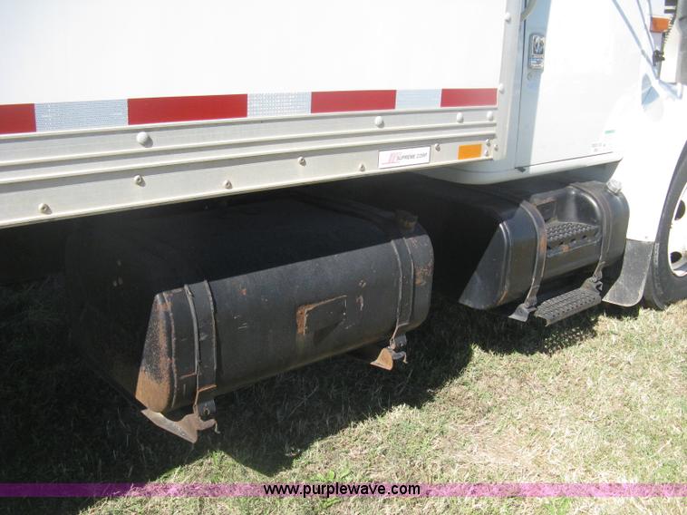 image for item H6279 2001 International 4700 box truck