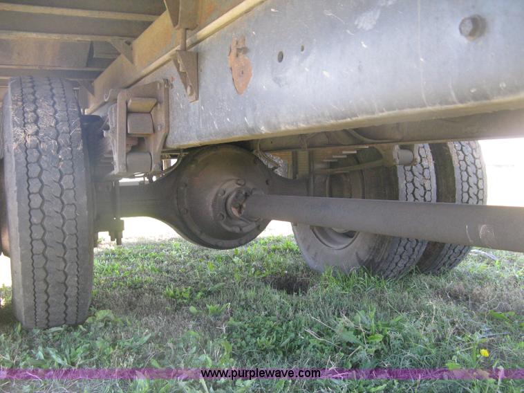 image for item H6279 2001 International 4700 box truck