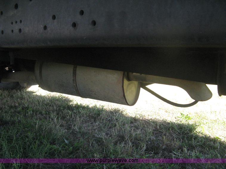 image for item H6279 2001 International 4700 box truck