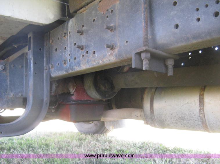 image for item H6279 2001 International 4700 box truck