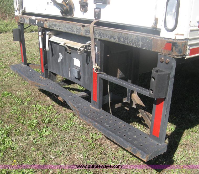 image for item H6279 2001 International 4700 box truck