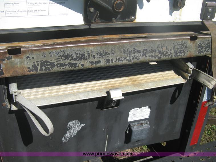 image for item H6279 2001 International 4700 box truck