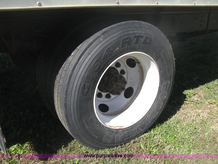 image for item H6279 2001 International 4700 box truck