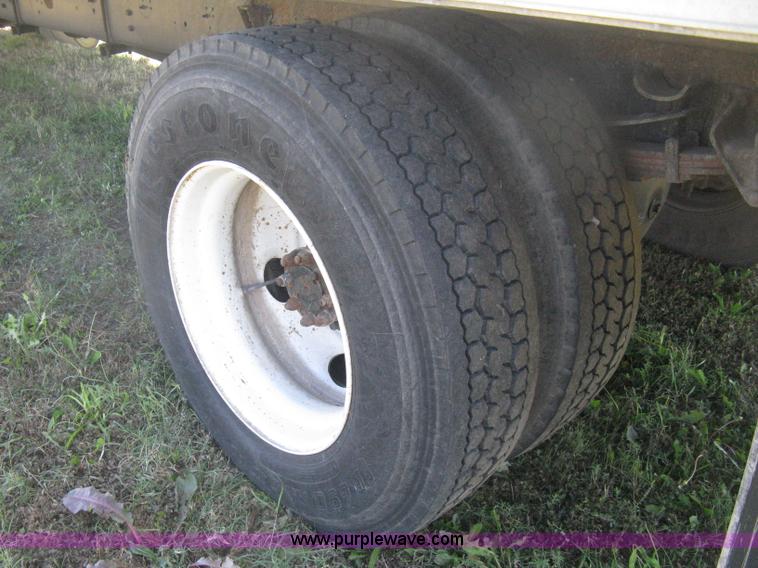 image for item H6279 2001 International 4700 box truck