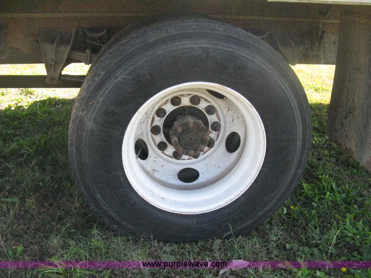 image for item H6279 2001 International 4700 box truck