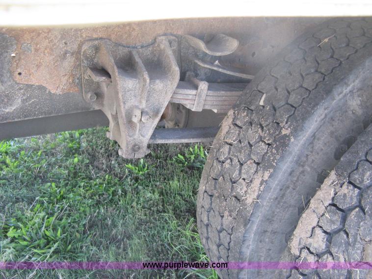 image for item H6279 2001 International 4700 box truck