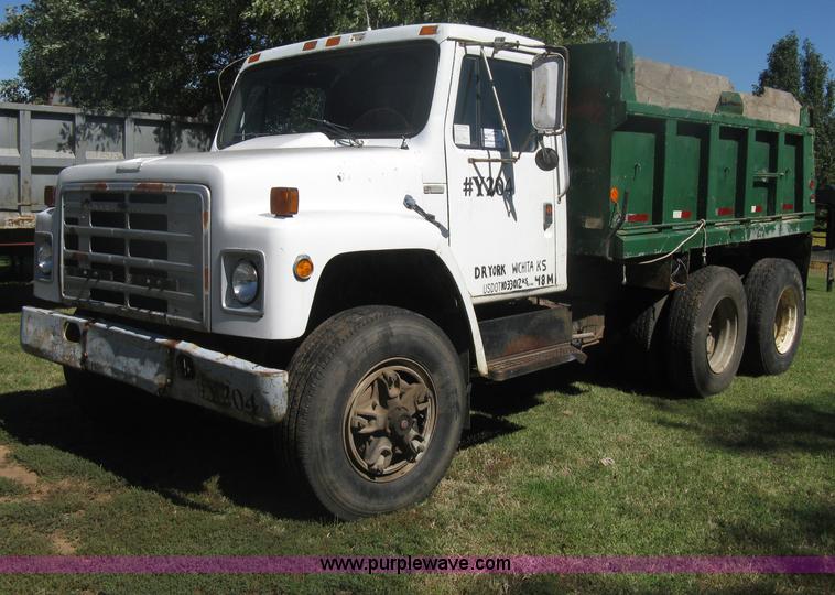 image for item H6330 1981 International 1854 dump truck