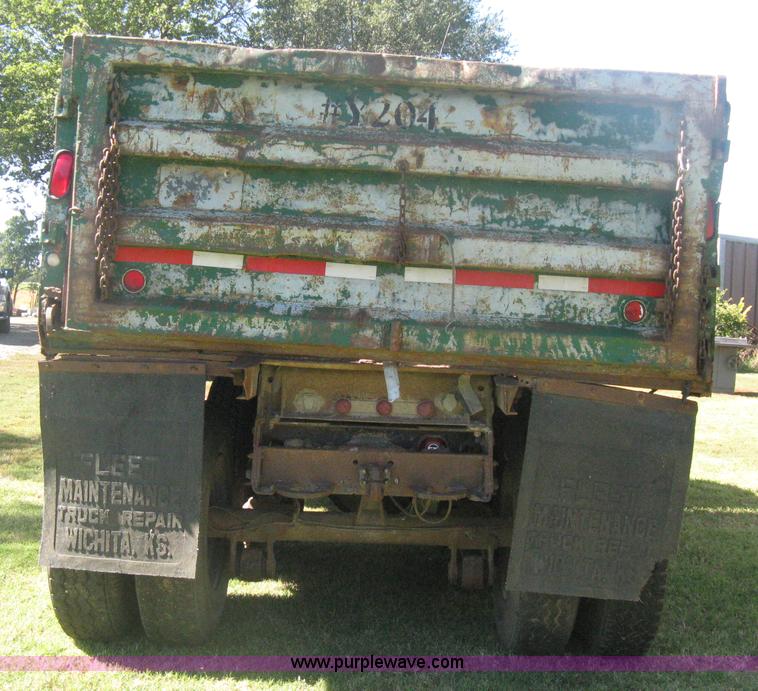 image for item H6330 1981 International 1854 dump truck