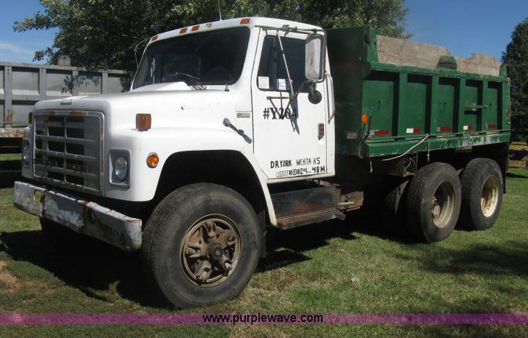 image for item H6330 1981 International 1854 dump truck
