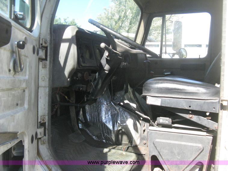 image for item H6330 1981 International 1854 dump truck