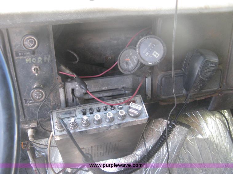 image for item H6330 1981 International 1854 dump truck