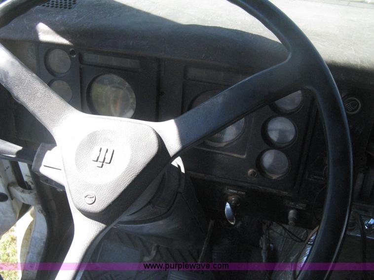 image for item H6330 1981 International 1854 dump truck