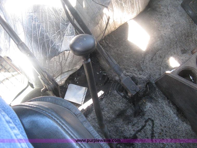 image for item H6330 1981 International 1854 dump truck