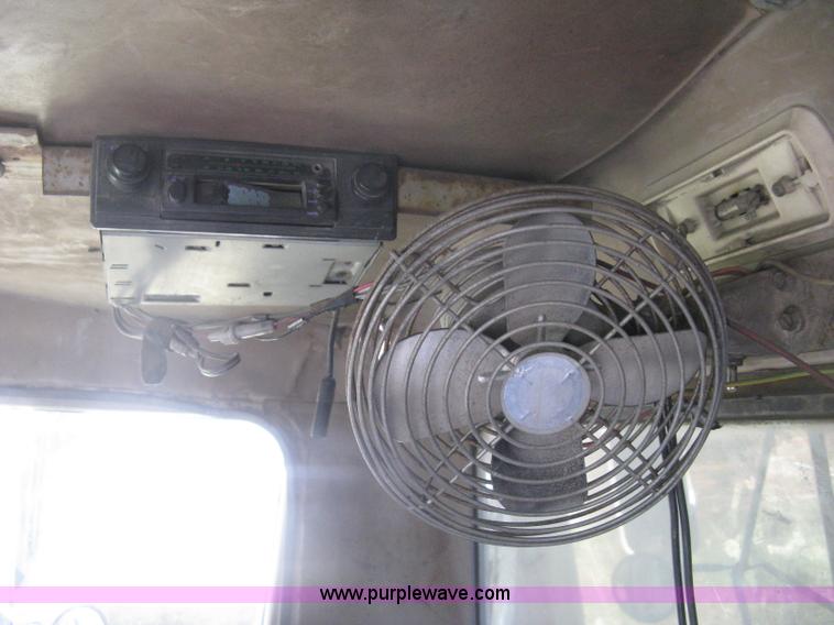 image for item H6330 1981 International 1854 dump truck