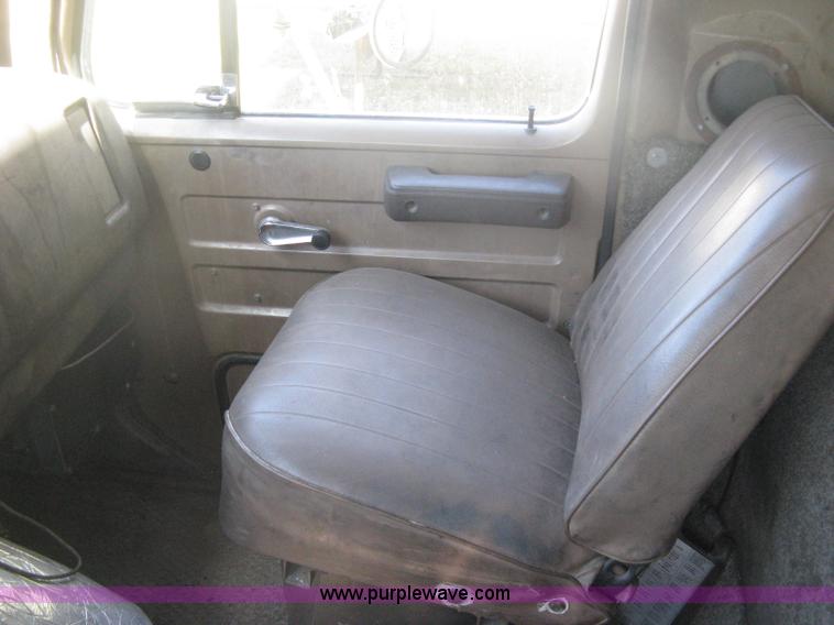 image for item H6330 1981 International 1854 dump truck