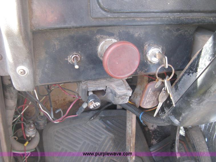 image for item H6330 1981 International 1854 dump truck