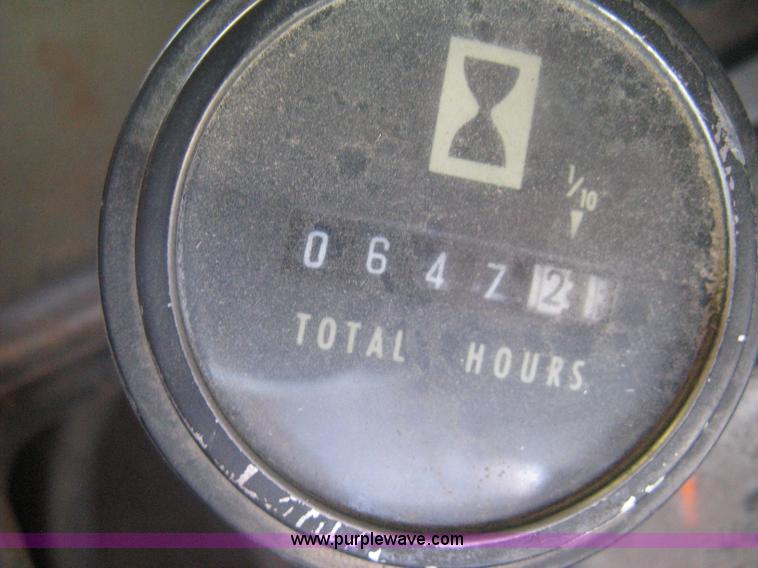 image for item H6330 1981 International 1854 dump truck