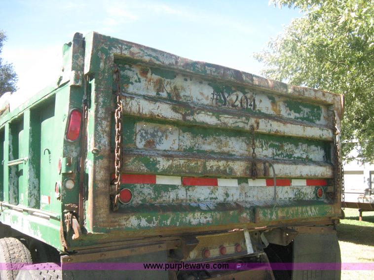 image for item H6330 1981 International 1854 dump truck