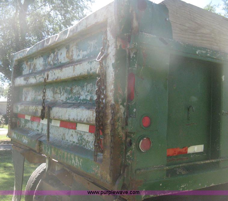 image for item H6330 1981 International 1854 dump truck