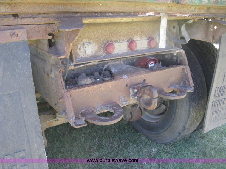 image for item H6330 1981 International 1854 dump truck