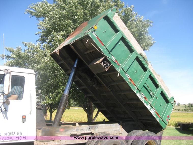 image for item H6330 1981 International 1854 dump truck