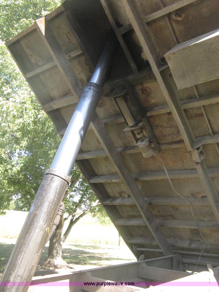 image for item H6330 1981 International 1854 dump truck