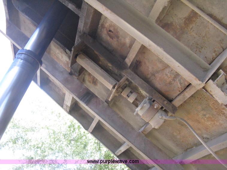 image for item H6330 1981 International 1854 dump truck