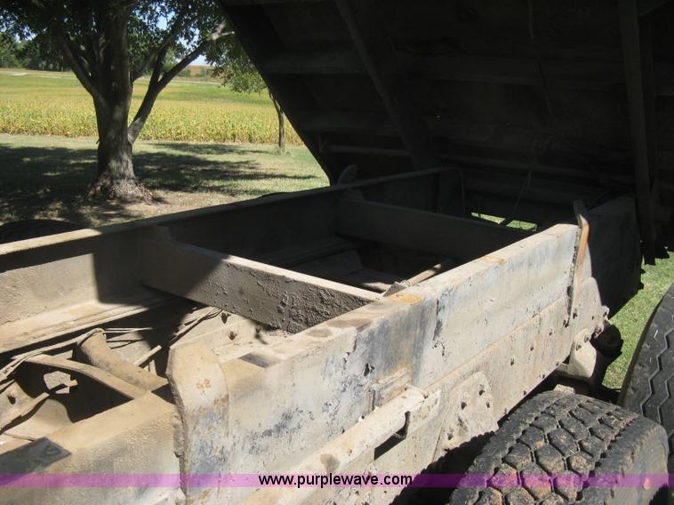 image for item H6330 1981 International 1854 dump truck