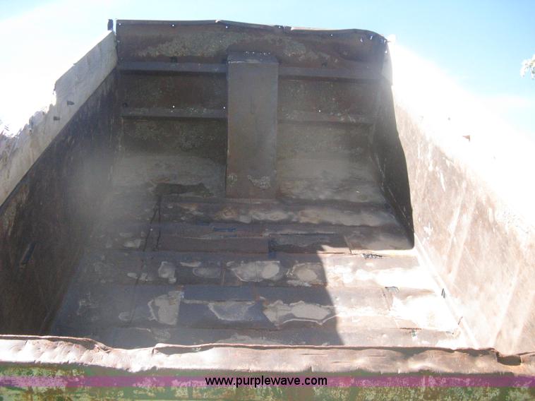 image for item H6330 1981 International 1854 dump truck