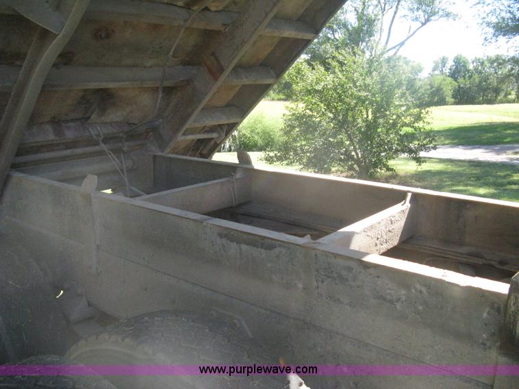 image for item H6330 1981 International 1854 dump truck