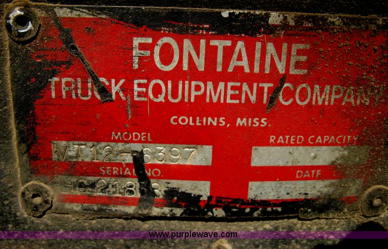 image for item H6330 1981 International 1854 dump truck