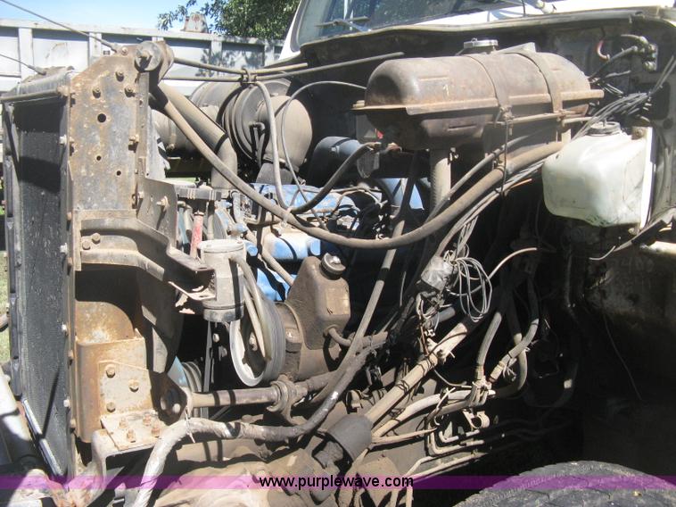 image for item H6330 1981 International 1854 dump truck